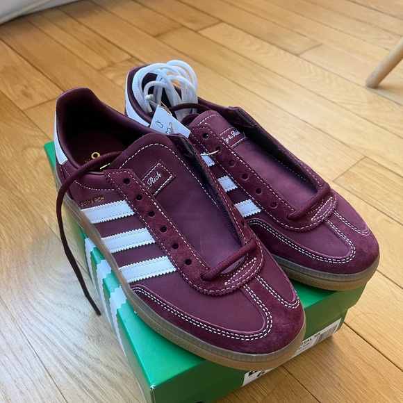 Adidas Red and White Sneakers Classic Style - Picture 2 of 2